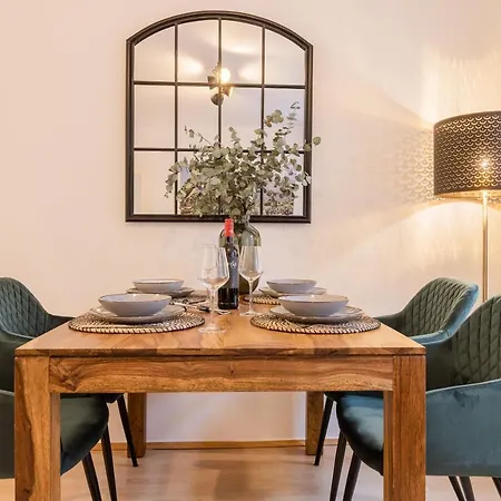 Fynbos In Der Altstadt, Frauenkirche, Historisch, Parkplatz * Meißen